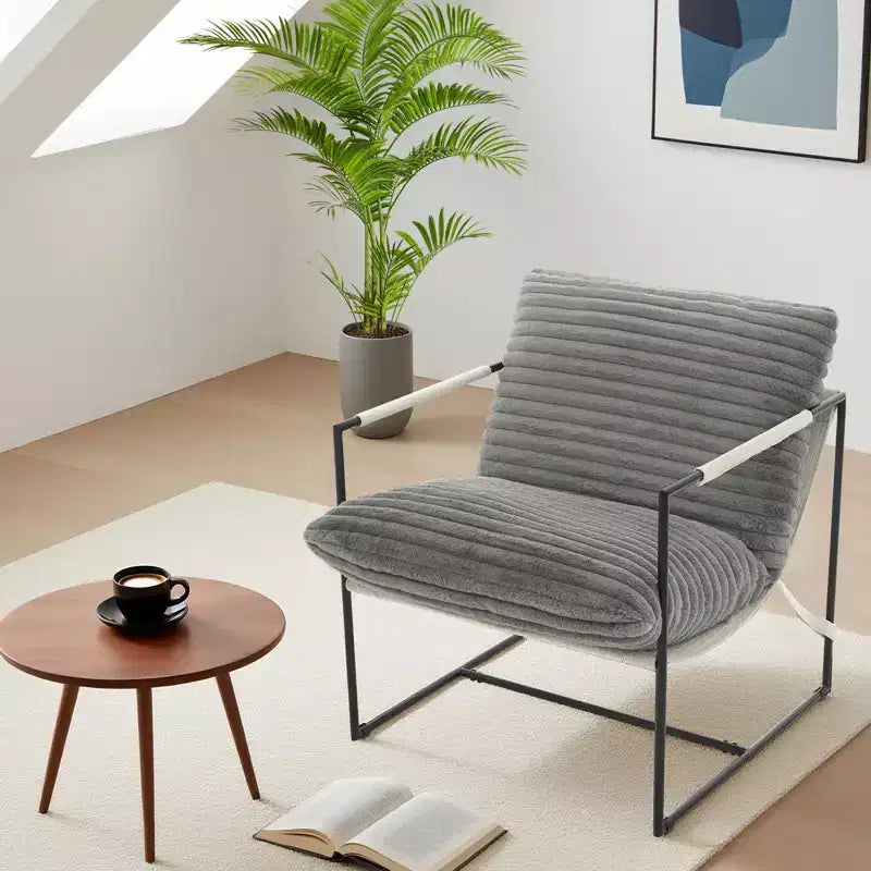 Fauteuil rembourré moderne avec cadre métallique