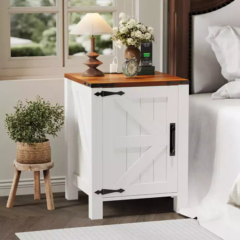 Table de chevet simple en bois avec porte coulissante de style grange