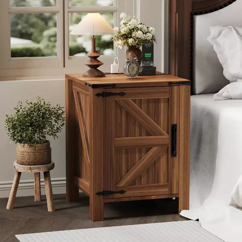 Table de chevet simple en bois avec porte coulissante de style grange