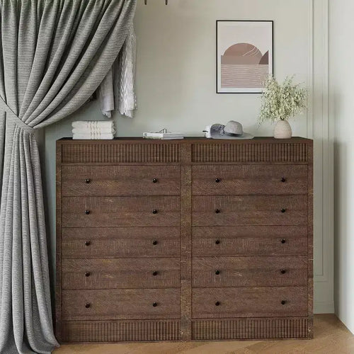 Commode haute 5 tiroirs en noyer – Meuble de rangement moderne en bois avec façades cannelées