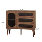 Un meuble de rangement décoratif en bois avec trois tiroirs et portes