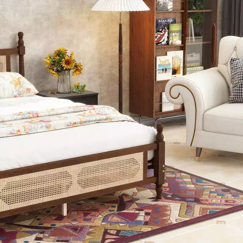 Lit plateforme Queen Size avec tête et pied de lit en rotin, lit en bois et rotin